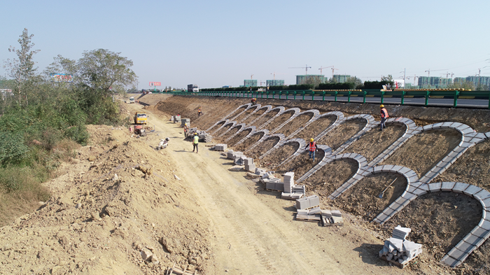 圖片三 拱形護(hù)坡施工.png 圖片三 拱形護(hù)坡施工.png