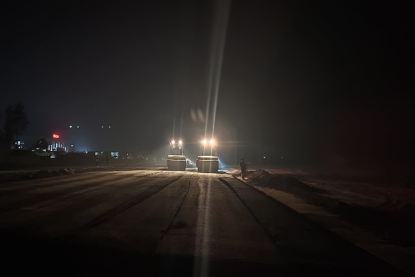 1638281836612166.jpg K6+620-K6+870全幅水穩(wěn)底基層攤鋪完成.jpg