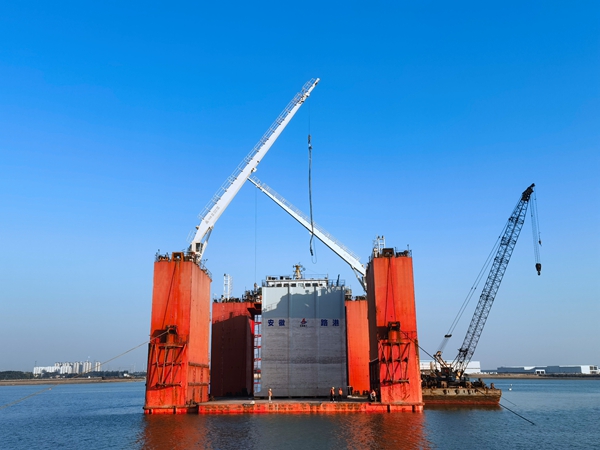 1672123561930683.jpg 沉箱出運(yùn).jpg